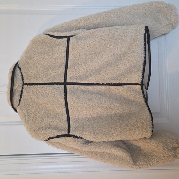 Hollister Cream Sherpa Jacket with Black Accents - Picture 2 of 9